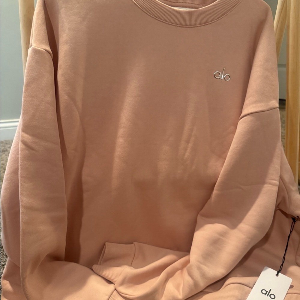 ALO Yoga Women's Crewneck Sweatshirt in Blush Pink